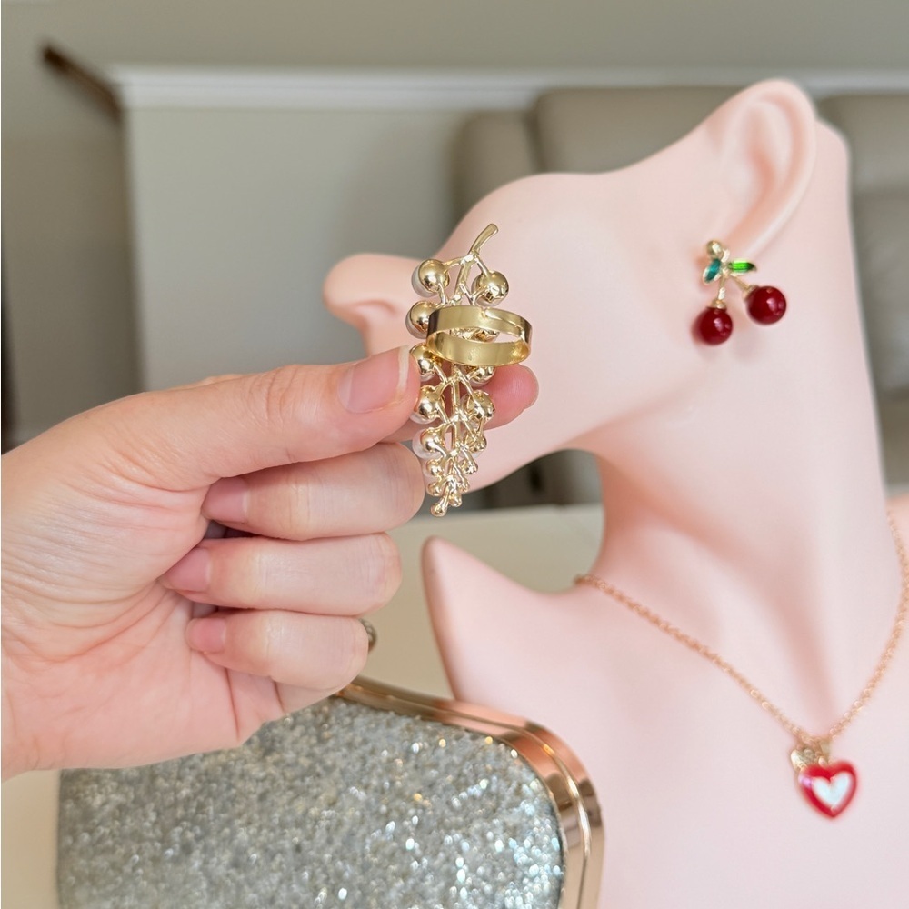 🌷 Elegant Gold and Pearl Women's Ring - Picture 5 of 8
